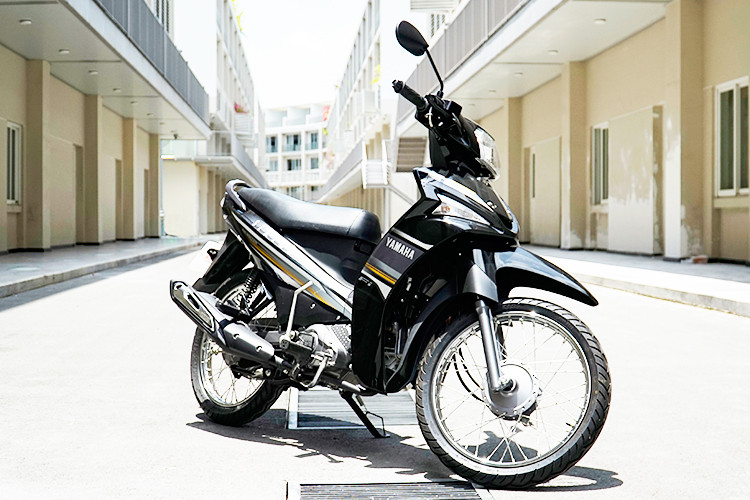 Theo giải thích của nhà sản xuất, hệ thống phun xăng điện tử Fi cung cấp tỷ lệ hòa trộn tối ưu cho động cơ trong các điều kiện vận hành khác nhau, nhờ sử dụng bộ vi xử lý điều khiển khối lượng xăng phun vào động cơ phù hợp với điều kiện vận hành. Các cảm biến sẽ gửi các tín hiệu về điều kiện vận hành của xe về bộ điều khiển động cơ (ECU). Chính vì vậy, tỷ lệ tiêu hao nhiên liệu trên mẫu xe này đã đạt được con số lý tưởng.