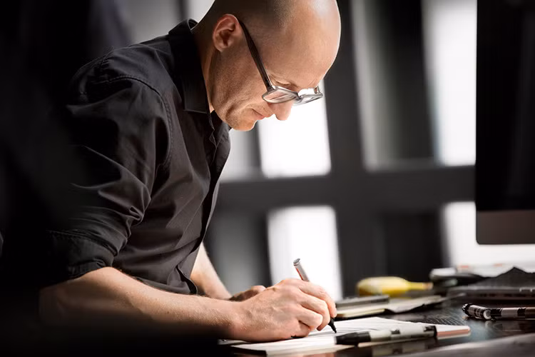 Tên của màu sơn đặc biệt này được lấy cảm hứng từ lapis lazuli, một loại đá quý và nó đòi hỏi một quá trình sơn đặc biệt.