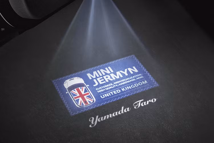 Vì lý do đó, Mini Cooper S Jermyn được quảng cáo là “mẫu xe được thiết kế dành cho các quý ông”, với sự tinh tế ẩn chứa sau mỗi đường chỉ khâu bằng tay trong nội thất xe và nước sơn xanh đặc biệt.