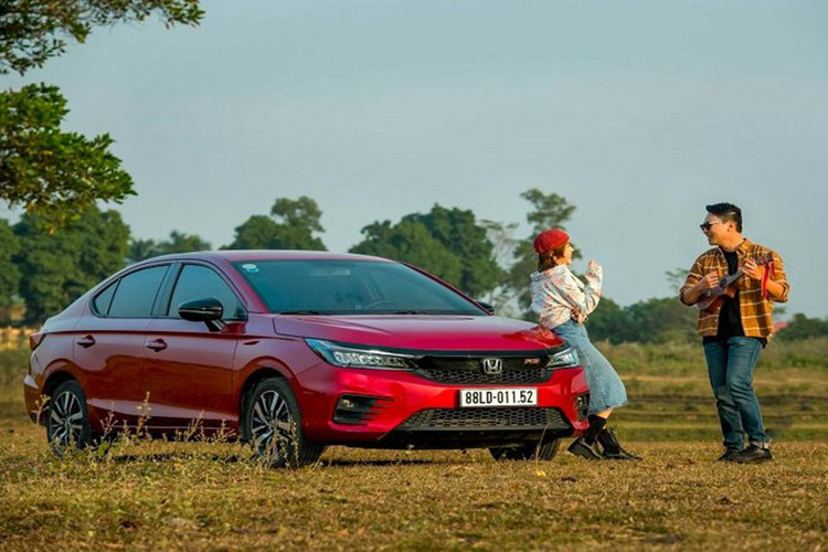 Doanh so xe may Honda Viet Nam tang truong, oto giam manh