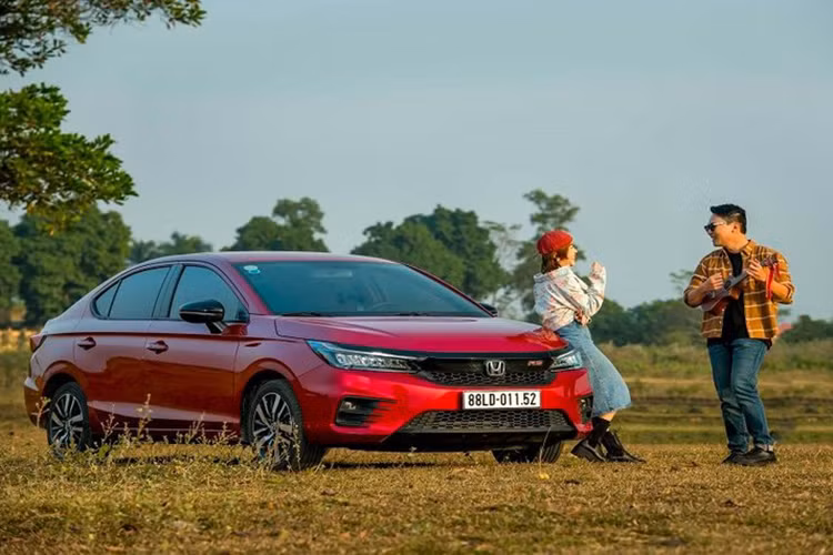 Doanh so xe may Honda Viet Nam tang truong, oto giam manh