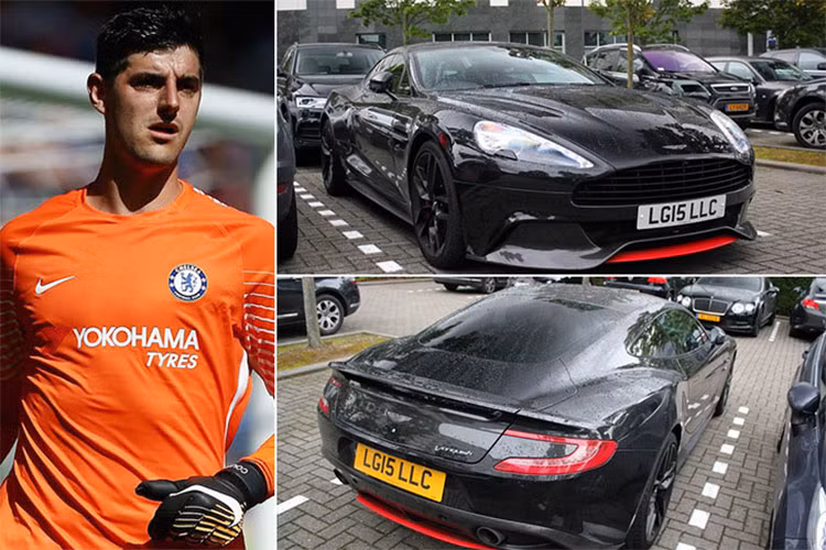 Thủ môn số một của đội tuyển Bỉ là Thibaut Courtois, thường xuyên lái chiếc siêu xe Aston Martin Vanquish phiên bản Carbon Black có giá 330.000 USD (tương đương 7,6 tỷ đồng) đến sân tập ở CLB Chelsea.