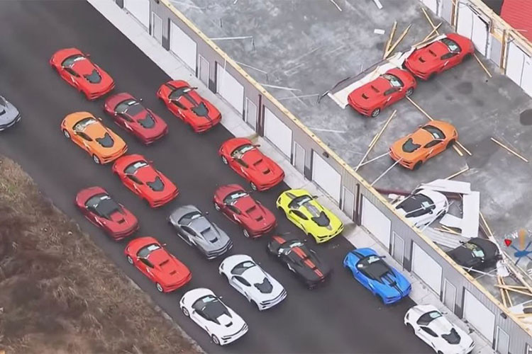 Dan xe Chevrolet Corvette 2022 bi hong sau 