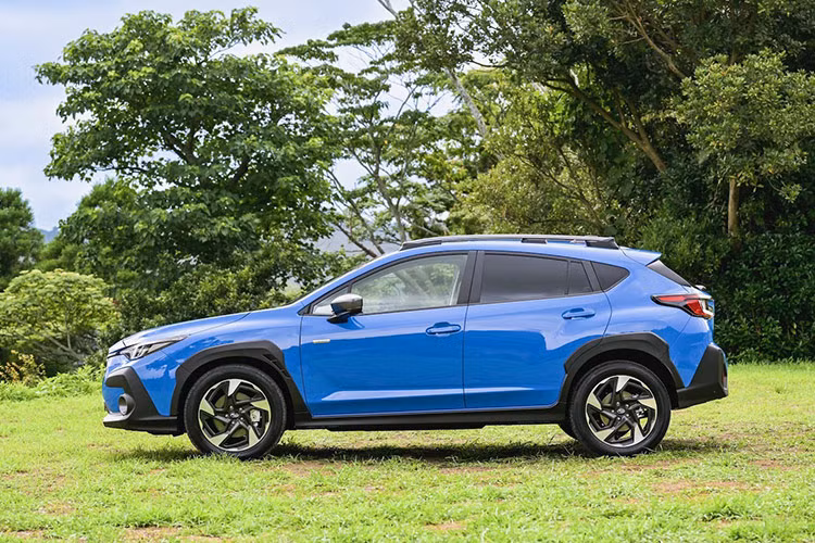 Xe có hỗ trợ giữ làn đường, ngăn lệch làn đường, hỗ trợ đưa xe vào giữa làn đường, hệ thống kiểm soát hành trình thích ứng, phát hiện điểm mù, hỗ trợ chuyển làn đường và cảnh báo phương tiện cắt ngang khi lùi.