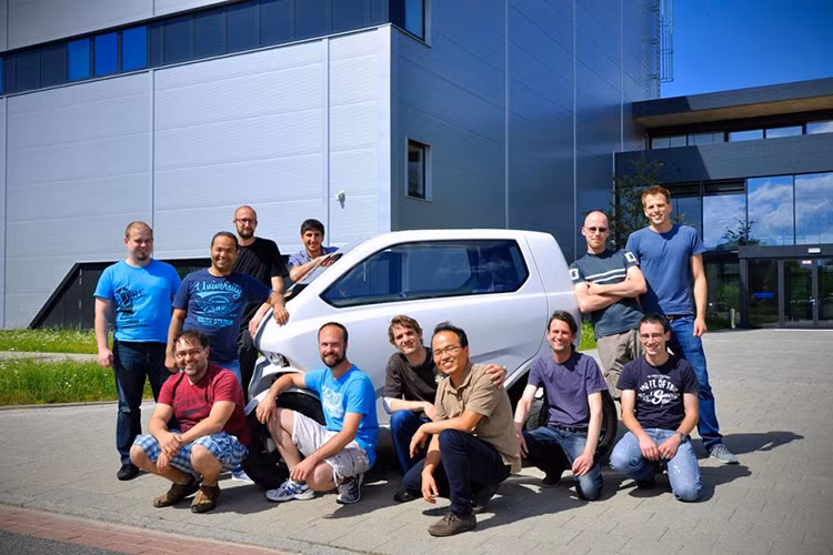 Chiếc xe EO là một kiểu xe hơi robot được phát triển bởi Trung tâm Nghiên cứu Trí tuệ nhân tạo (DFKI Robotics) có trụ sở tại Bremen, Đức.