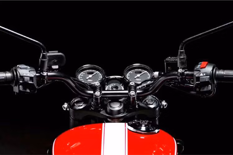 Mẫu xe môtô BSA Goldstar 650 2025 mới được xây dựng trên nền tảng động cơ đã được cập nhật mới nhất từ năm 2022, với động cơ xi-lanh đơn 652cc, 4 thì, DOHC, làm mát bằng chất lỏng và sử dụng hệ thống đánh lửa với bugi đôi.