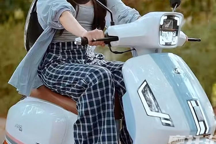 So với các dòng xe tay ga cùng phân khúc, động cơ này có công suất ở mức trung bình, nhưng hoàn toàn đủ dùng cho việc di chuyển trong thành phố. Dù là khi khởi động, tăng tốc hay di chuyển trong dòng xe đông đúc, RAD125 Ragdoll Cat vẫn cho thấy sự vận hành ổn định.