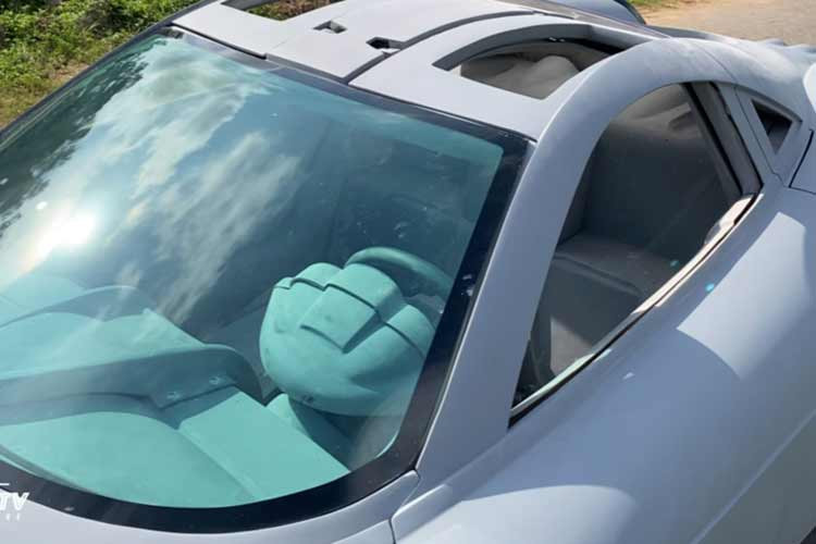 Hiện chiếc siêu xe Pagani Huayra của nhóm Nhết TV vẫn chưa hoàn chỉnh nội thất cũng như màu sơn cho ngoại hình, các bạn trẻ này đang tìm hiểu để mang đến bộ áo chiến nhất cho thần gió của mình.