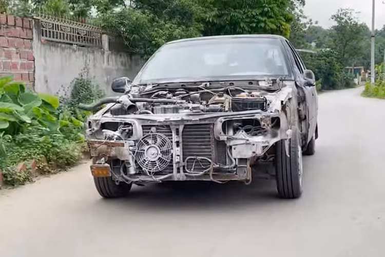 Sau thành công của nhiều chiếc siêu xe tự chế, nhóm bạn trẻ đến từ Quảng Ninh lại càng chăm chút và đầu tư cho các sản phẩm sau này của nhóm. Điển hình như chiếc Pagani Huayra chế tạo từ Toyota cũ mà Nhết TV mới hoàn thành. 