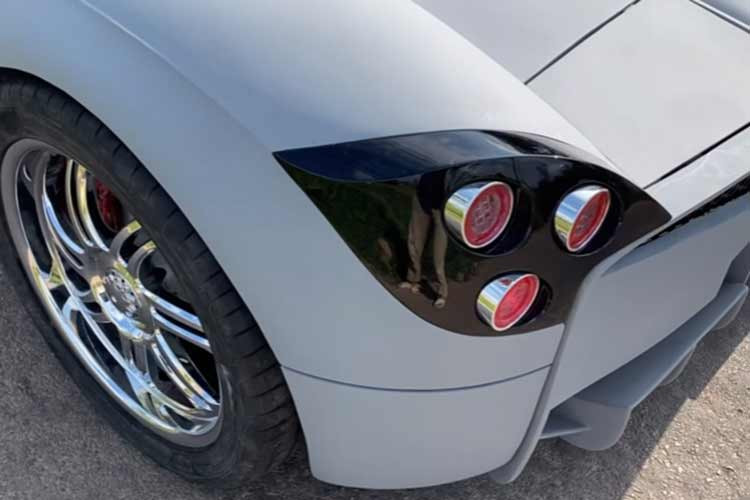 Hiện chưa rõ nhóm các bạn trẻ Quang Ninh đã chi bao nhiêu tiền để hoàn thành chiếc Pagani Huayra độ từ Toyota cũ này, nhưng có tin đồn cho rằng số tiền lên đến gần 1 tỷ đồng.