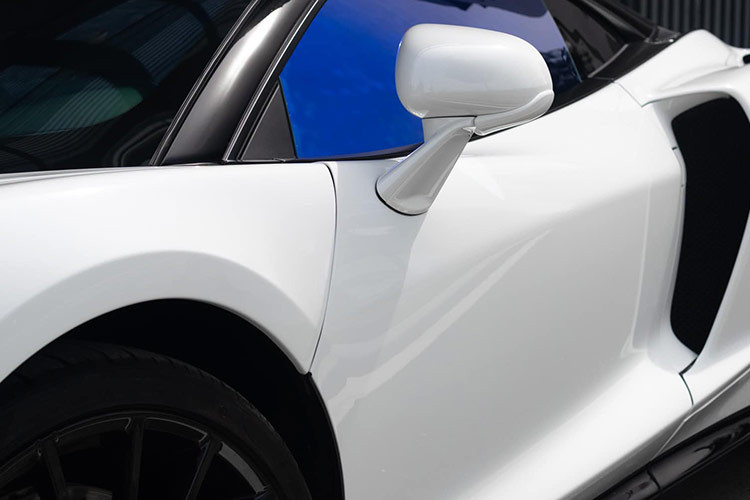 Người này mua xe khá kín tiếng, và gần 1 năm sau đó, chiếc xe này mới ra được biển số là 65A-33.666, với hàm ý tam hoa 6. Mức giá xe McLaren GT sau khi lăn bánh ước tính trên 20 tỷ đồng. Sau đó, chiếc xe được 1 hot girl Sài Gòn mua về trải nghiệm và mới đây nó đã xuất hiện trên thị trường chuyển nhượng xe lướt với số đồng hồ công tơ mét chỉ 2.900 km.