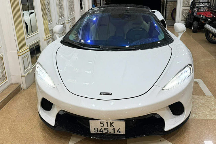 Tính ra trung bình mỗi năm, chiếc siêu xe McLaren GT của hotgirl Sài Gòn này chỉ lăn bánh chưa đến 1.000 km, 1 con số khá ít ỏi. Hiện tại, mẫu siêu xe McLaren GT đầu tiên về Việt Nam đang được rao bán chỉ hơn 9 tỷ đồng, mức giá này còn thương lượng. Như vậy, tính ra mức khấu hao của chiếc xe này sau 3 năm là hơn 10 tỷ đồng.