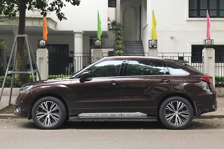 Chiếc Honda Avancier tại Hà Nội này không được đăng ký biển số tại Việt Nam mà mang biển kiểm soát Lào. Do vậy dĩ nhiên chiếc xe này sẽ chưa có kế hoạch phân phối chính hãng tại Việt Nam trong thời gian tới.