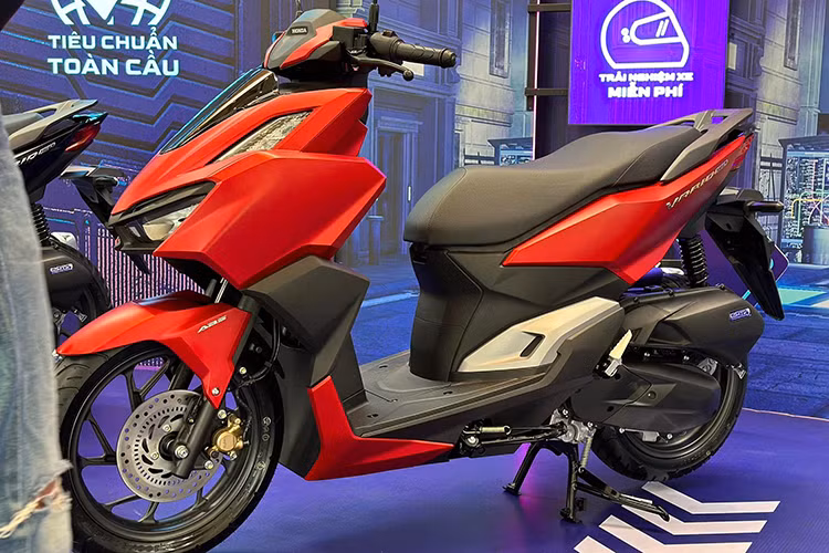 Chế độ đèn luôn sáng khi xe vận hành đảm bảo cho người sử dụng có tầm nhìn tốt nhất, hạn chế các trường hợp quên bật đèn khi di chuyển trong điều kiện ánh sáng không đảm bảo, đồng thời giúp nâng cao khả năng nhận diện của xe, từ đó giúp các phương tiện khác dễ dàng quan sát và phòng tránh va chạm.