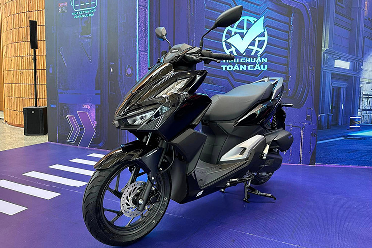 Được phát triển dựa trên ý tưởng về sự tối tân, tiện nghi và vận hành vượt trội nhằm mang lại một mẫu xe thể thao độc đáo và hiện đại, mẫu xe mới sử dụng khung dập hàn laser thế hệ mới eSAF được tạo ra bởi các tấm kim loại dập và công nghệ hàn laser giúp giảm trọng lượng, tăng độ dẻo dai, mang lại trải nghiệm lái thoải mái.