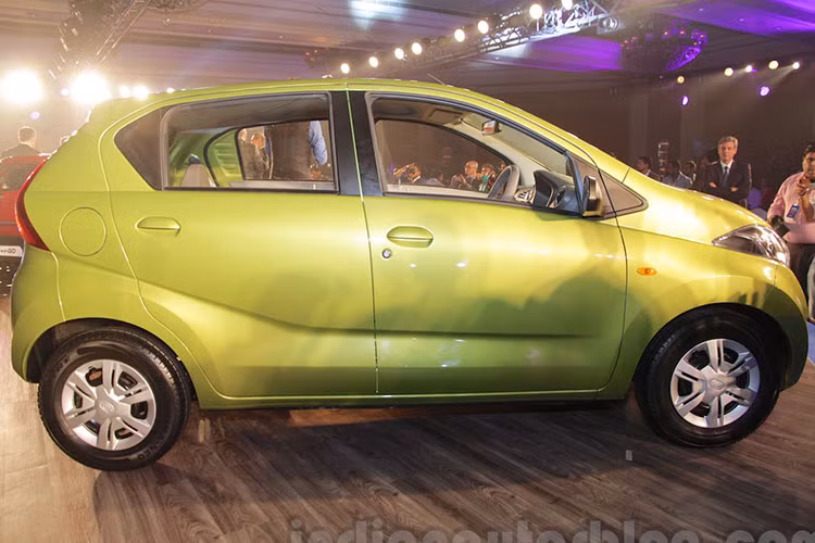 Dựa trên nền tảng chassis Common Module Family (CMF-A) của Renault-Nissan, mẫu xe cỡ nhỏ Redi-Go chia sẻ chung chassis với chiếc Renault Kwid, nhưng có chiều dài ngắn hơn, chỉ 3430 mm thay vì 3679 mm. Khoảng sáng gầm của xe là 185 mm.