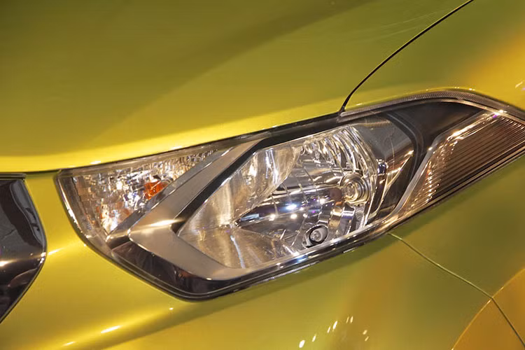 Redi-Go chính là phiên bản sản xuất hàng loạt của mẫu concept cùng tên được Datsun ra mắt từ năm 2014. So với mẫu concept, chiếc xe có kiểu dáng khá tương đồng, ngoại trừ một số chi tiết đã được thay đổi, bớt tính "viễn tưởng" hơn như đèn pha không còn có dạng full LED.