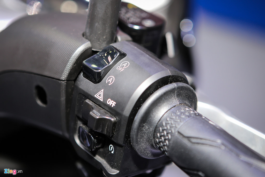 Mẫu xe tay ga của Yamaha cũng được trang bị công nghệ dừng cầm chừng, tự động ngắt động cơ khi dừng chờ đèn đỏ, giúp giảm tiêu hao nhiên liệu.