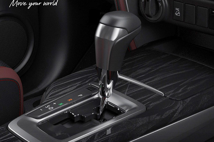 Công nghệ an toàn trên 2 phiên bản mới của Toyota Fortuner nổi bật với gói Toyota Safety Sense, tích hợp nhiều tính năng tiên tiến như cảnh báo tiền va chạm, hệ thống cảnh báo lệch làn đường và kiểm soát hành trình thích ứng.