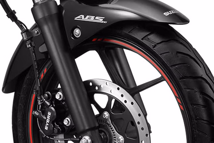 Xe được trang bị hệ thống chống bó cứng phanh ABS ngay từ khi rời nhà máy, dù chỉ có tác dụng với bánh trước. Hệ thống phanh đĩa của xe do hãng Bybre cung cấp, trong khi cặp mâm 3 cây chữ Y không có sự khác biệt so với Gixxer 155 đời cũ. Khách hàng sẽ chỉ có thể điều chỉnh được tải trọng cho phuộc monoshock phía sau, trong khi phuộc trước dạng ống lồng hoàn toàn không điều chỉnh được.