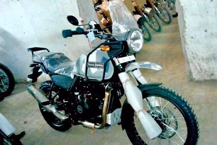 Hãng xe máy Royal Enfield sẽ chỉ sản xuất giới hạn 500 chiếc Himalayan Sleet với giá khoảng 75 triệu đồng. Kể từ nay tới ngày 30/1/2018, khách hàng có thể đăng ký đặt mua chiếc xe qua website của hãng và nhận được một mã đặc biệt riêng. Rất có thể mẫu xe này sẽ về Việt Nam trong thời gian tới, khi mà đại lý chính hãng đã có mặt tại TP HCM.