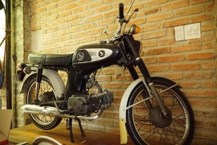 Honda 67 sớm có mặt tại Việt Nam từ trước Giải phóng, phục vụ việc đi lại của các tầng lớp dân cư. Hai dòng xe 67 chủ yếu thời đó là SS 50 (sản xuất năm 1967) và SS 50E (sản xuất năm 1971). Được mệnh danh là mẫu xe thể thao nhỏ gọn, trang bị động cơ mạnh mẽ, có thể đạt tốc độ tối đa lên tới 90 km/h.