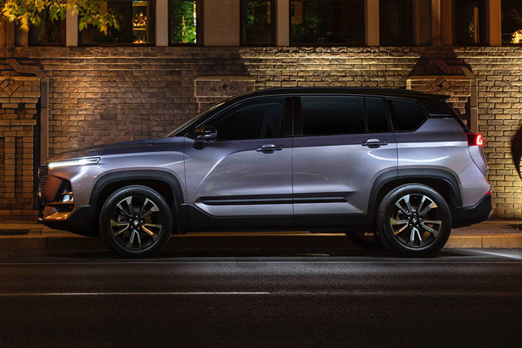 Công bố ở một sự kiện diễn ra tại Trung tâm Thời trang Quốc tế Thượng Hải, nhãn hiệu được sở hữu bởi liên doanh SAIC-GM-Wuling đã miêu tả RS-5 là “sản phẩm đầu tiên của series SUV, MPV và xe du lịch mới từ Baojun mà đạt nhu cầu thay đổi và kỳ vọng tăng lên của khách hàng.”