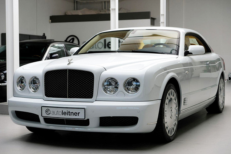 Nói đến xe siêu sang Bentley, người ta nghĩ ngay đến các mẫu xe đình đám hiện nay như; Flying Spur, Continental GT, Mulsanne hay Bentayga... Tuy nhiên, với những người yêu mến thương hiệu Bentley trong suốt nhiều năm qua, cái tên Brooklands có lẽ sẽ chiếm một vị trí khá đặc biệt.