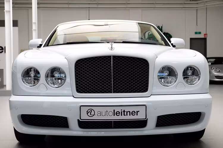 Chính vì việc đã biến khỏi thị trường xe đã khiến cho những chiếc Bentley Brooklands trên thị trường ôtô hạng sang cũ thành "viên ngọc quý" trong mắt những nhà sưu tập xe hơi. Mới đây, một chiếc Bentley Brooklands như thế đã được rao bán tại một đại lý ở Hà Lan.