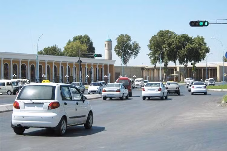 Hãng Peugeot Citroen Automotive cũng đầu tư mạnh tay vào quốc gia Trung Á này. Nhà máy Peugeot ở Jizzakh đã bắt đầu xây dựng từ tháng 7/2017 và hứa hẹn khởi động sản xuất từ năm 2019 với năng suất 16.000 xe/năm. Bên cạnh đó, Uzbekistan còn có thể sản xuất máy bay như IL-76MF, IL-114, xe buýt cho hãng Isuzu, máy kéo cho Case...