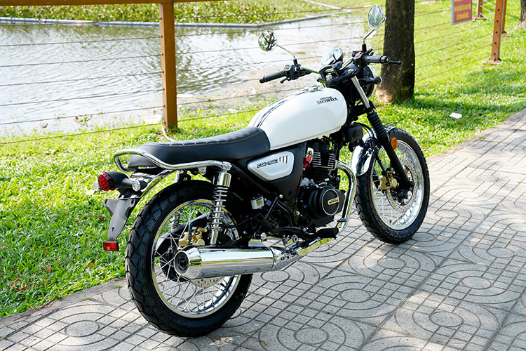 Được giới đam mê môtô xe máy ví von như một phiên bản giá rẻ hay "đàn em" của Honda CB350 H'ness đang bán chính hãng tại Việt Nam, Honda CGX150 mang phong cách đặc trưng của dòng môtô cổ điển (classic). 