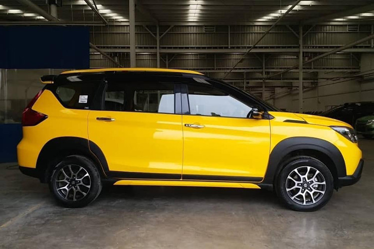 Như vậy, có thể Suzuki sẽ nhập về Việt Nam 2 phiên bản là Beta và Alpha. Trong khi tại Indonesia, Suzuki XL7 hoàn toàn mới được bán với 3 phiên bản là Zeta, Beta và Alpha. Ra mắt lần đầu hồi cuối tháng 8 năm ngoái tại Ấn Độ với tên gọi “XL6”, Suzuki XL6 còn có tên gọi là “XL7” ở một số thị trường tại Đông Nam Á như: Indonesia hay Việt Nam, trong đó số “6” và “7” đằng sau tên gọi XL mang ý nghĩ chỉ chỗ ngồi trên xe.