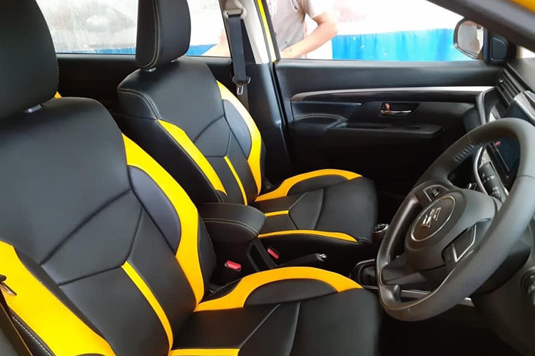 Ngoài các trang bị tiện nghi khá phong phú thì trang bị an toàn của mẫu xe giá rẻ Suzuki XL7 nhập khẩu từ Indonesia cũng khá đa dạng như: phanh ABS &amp; hỗ trợ phanh điện tử, 02 túi khí SRS phía trước, neo ghế trẻ em ISOFIX, có khởi hành ngang dốc và cân bằng điện tử, khoá chống trộm immobilizer, hỗ trợ lái với cảm biến đỗ xe &amp; camera lùi.