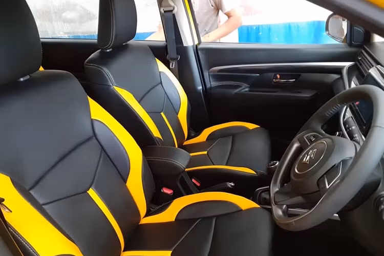 Ngoài các trang bị tiện nghi khá phong phú thì trang bị an toàn của mẫu xe giá rẻ Suzuki XL7 nhập khẩu từ Indonesia cũng khá đa dạng như: phanh ABS &amp; hỗ trợ phanh điện tử, 02 túi khí SRS phía trước, neo ghế trẻ em ISOFIX, có khởi hành ngang dốc và cân bằng điện tử, khoá chống trộm immobilizer, hỗ trợ lái với cảm biến đỗ xe &amp; camera lùi.