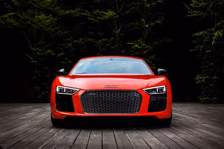 Siêu xe Audi R8 Coupe 2016 vừa cập cảng Việt Nam từng được vinh danh “2016 World Performance Car” trong chuỗi các giải thưởng World Car Awards. Từng đạt tới 4 giải thưởng, Audi R8 trở thành mẫu xe thành công nhất trong lịch sử hệ thống giải World Car Awards.