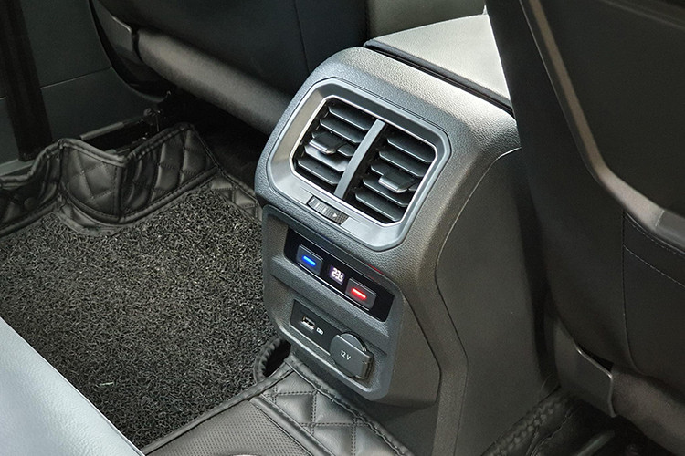 Tiguan Allspace tại Việt Nam sẽ được trang bị khối động cơ 2.0L 4 xy lanh tăng áp TSI sản sinh công suất 180 mã lực tại 4,400 - 6,000 vòng/phút cùng mô men xoắn đạt 320Nm/1,500 – 4,400 vòng/phút. Việc đạt được công suất tối đa và mô men xoắn tối đa ở vòng tua thấp như vậy giúp giảm tiêu hao xăng và bảo vệ môi trường.