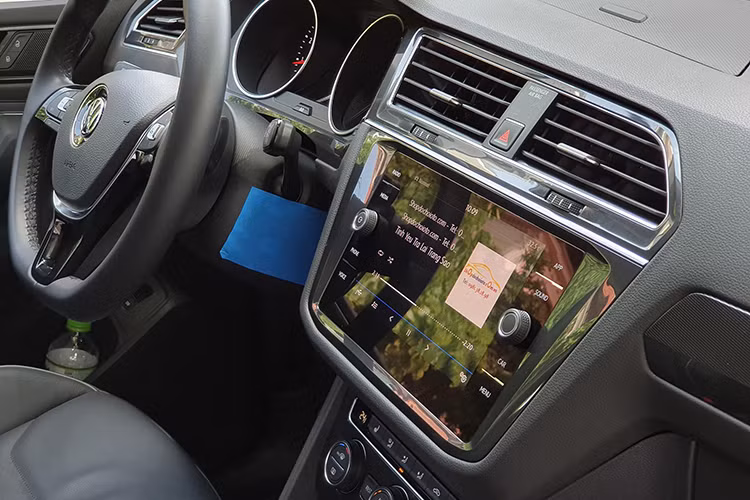 Những gia đình Việt hiện nay thường trông đợi nhiều hơn vào một chiếc xe 7 chỗ, đó là khoảng không gian để hành lý, chỗ ngồi rộng rãi an toàn cho trẻ em, hay những bữa tiệc với những người bạn. Thiết kế mới của Tiguan Allpace đã thực hiện được điều đó, với sự sắp xếp ghế linh hoạt không chỉ chở 7 người mà còn hơn thế nữa