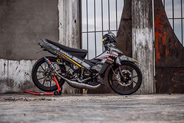 Được xem là một mẫu xe côn tay cỡ nhỏ "huyền thoại" của dân chơi Việt, động cơ của chiếc "xế nổ" Yamaha Z125 vẫn cho công suất lên tới 17,5 PS và mô-men xoắn tới 16,18 Nm mặc dù nó chỉ có dung tích 125 cc.