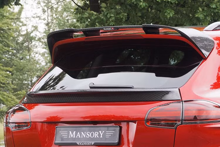 Nhờ cấu trúc nâng cấp hệ thống treo khí nén, trọng tâm xe được hạ thấp 40mm so với tiêu chuẩn.