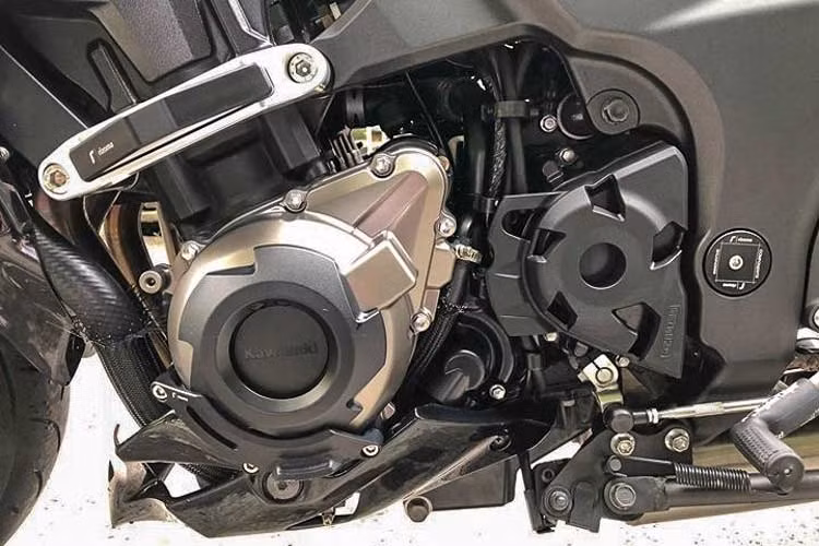 Động cơ của xe vẫn là loại 4 xi-lanh thẳng hàng, dung tích 1.043 phân khối, sản sinh công suất cực đại 142 mã lực tại vòng tua máy 10.000 vòng/phút, mô-men xoắn cực đại 111 Nm tại 7.300 vòng/phút. kết hợp cùng hộp số 6 cấp. Bình xăng dung tích 17 lít và trọng lượng 221 kg.