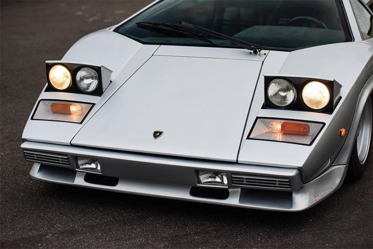 Để giới thiệu về chiếc Lamborghini Countach LP400 S Series II này, hãng đấu giá RMSothebys đã dùng từ hoàn hảo và cực kỳ hiếm có trên thế giới.