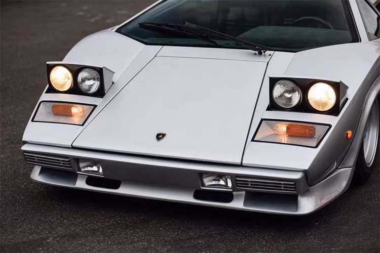 Để giới thiệu về chiếc Lamborghini Countach LP400 S Series II này, hãng đấu giá RMSothebys đã dùng từ hoàn hảo và cực kỳ hiếm có trên thế giới.