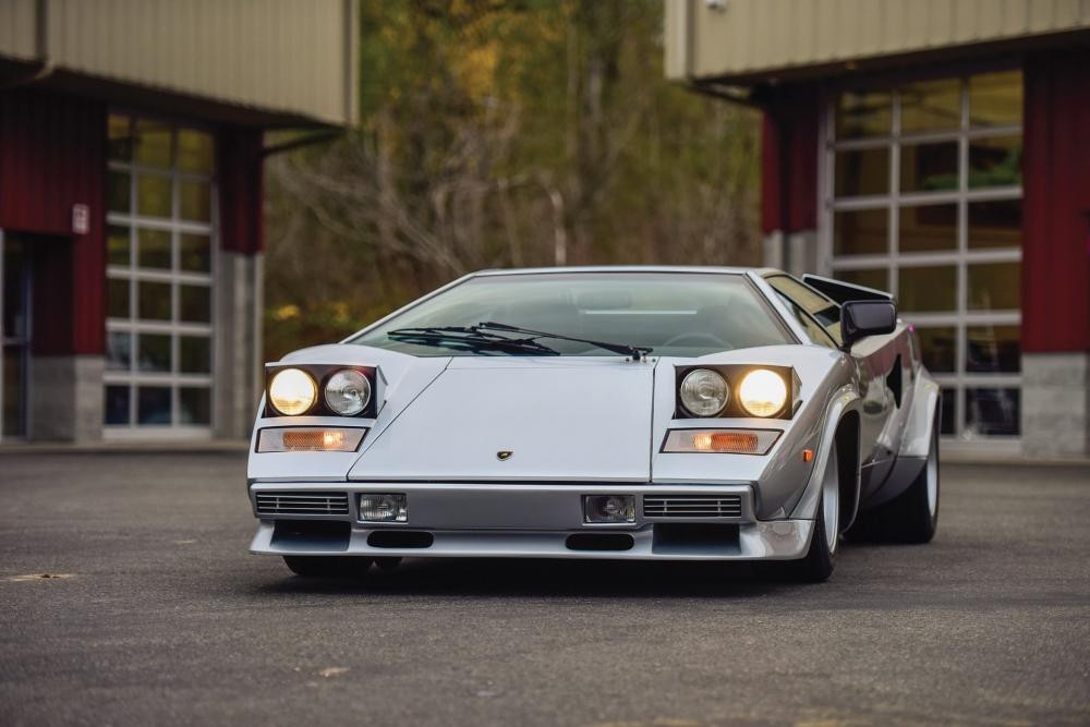 Lamborghini Countach LP400 S Series II "hàng hiếm" này sẽ xuất hiện tại buổi đấu giá do hãng RMSothebys tổ chức tại Monterey, California, Mỹ từ ngày 24/8 tới đây - mức giá khai màn của xe chưa được thông báo nhưng chắc chắn nó sẽ không hề rẻ.