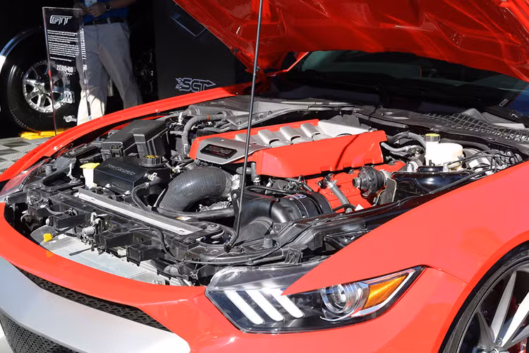 Nếu khách hàng muốn tìm đến lựa chọn cao cấp hơn, nhà độ cung cấp bản Ford Mustang GTT-S có giá khởi điểm 142.500 USD (tương đương 3,24 tỷ đồng). Với phiên bản này, chiếc xe được bổ sung hệ thống siêu nạp ProCharger Stage II giúp động cơ Coyte V8, dung tích 5.0 lít tạo ra công suất tối đa 800 mã lực.