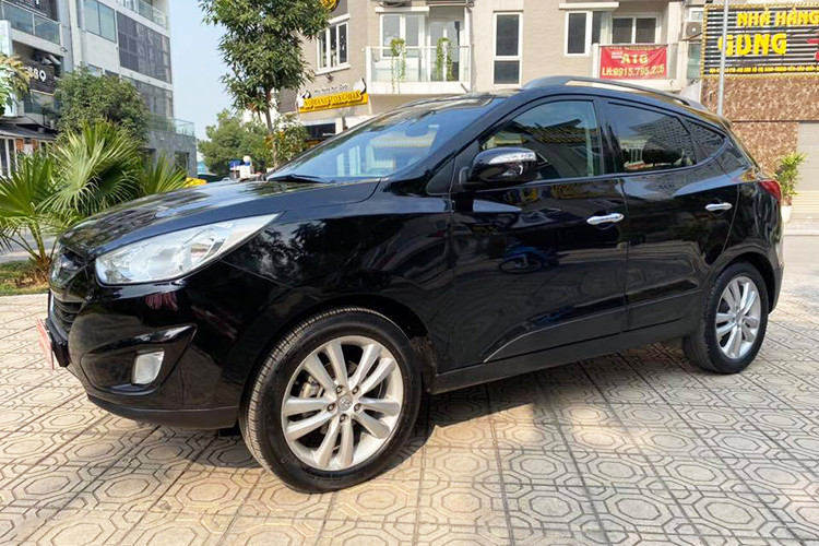 Động cơ Hyundai Tucson máy dầu thời điểm năm 2010 dùng chung với mẫu xe đàn anh SantaFe và chỉ có trên những dòng xe nhập khẩu nội địa Hàn Quốc. Do trọng lượng nhẹ hơn SantaFe, Hyundai Tucson máy dầu được nhiều người đánh giá có khả năng vận hành lanh lẹ và “bốc” hơn đàn anh, đi cùng hiệu quả về tiết kiệm nhiên liệu.