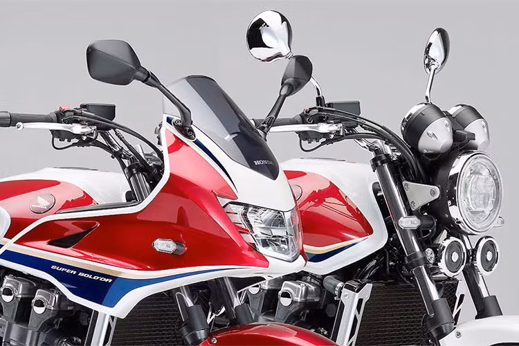 Honda sẽ bán ra 2 bản gồm CB1300 SF 2018 và SB. Phiên bản SF sẽ sở hữu dáng naked-Classic với đầu đèn tròn đơn giản, còn với SB sẽ là một chiếc xe Sport Touring với đầu đèn nhựa kèm kính chắn gió và fairing chùm đến bình xăng và có giá cao hơn với bản SF. Mức giá khoảng 1,9 triệu Yên (tương đương gần 400 triệu đồng)