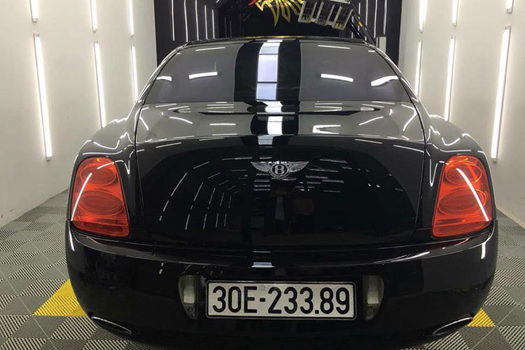 Mới đây, trên thị trường xe cũ xuất hiện một chiếc Bentley Continental Flying Spur đã qua sử dụng thuộc đời 2006 của một chủ nhân tại Hà Nội. Chiếc xe này được rao bán với mức giá chỉ 1,999 tỷ đồng, ngang bằng với một chiếcxe sang tầm trung mới đang được bán chính hãng tại Việt Nam.