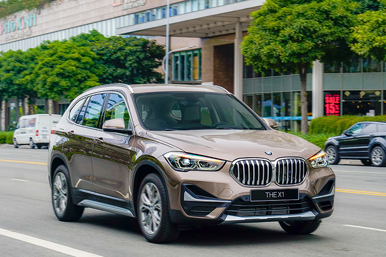 Thaco vừa chính thức ra mắt phiên bản mới của bộ ba dòng xe BMW X-Series 2020 mới, bao gồm X1, X5, X6 đồng thời hoàn thiện line-up sản phẩm BMW X tại thị trường Việt Nam. Trong đó, X1 và X6 sẽ đón nhận phiên bản mới cả về thiết kế lẫn trang bị, gồm X1 sDrive18i xLine và X6 xDrive40i M Sport. Riêng X5 sẽ chỉ thêm một phiên bản xDrive40i xLine Plus mới và nâng cấp phiên bản xDrive40i xLine trước đó.