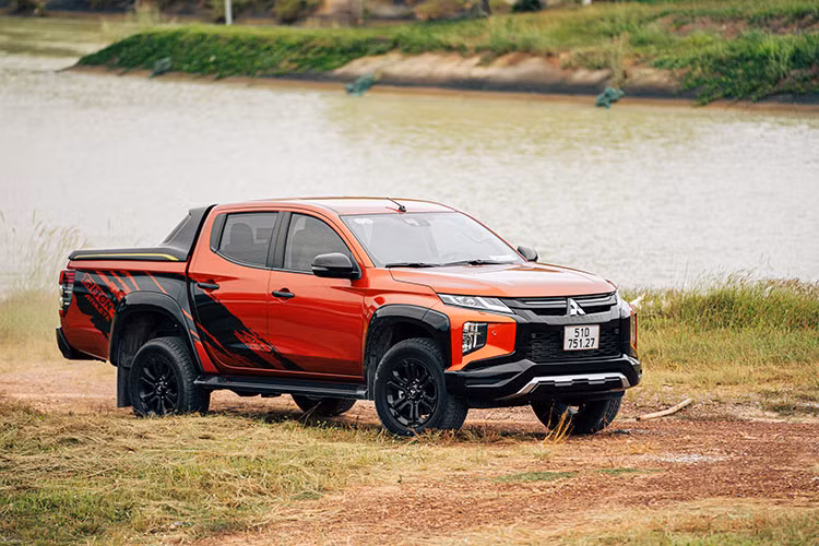Mang danh là Á quân trong phân khúc xe bán tải nhưng Misubishi Triton gần như không có cơ hội để soán ngôi Ford Ranger do khoảng cách doanh số giữa hai mẫu xe quá xa. Hiện tại, Misubishi Triton đang được bán với giá 650 - 905 triệu đồng.