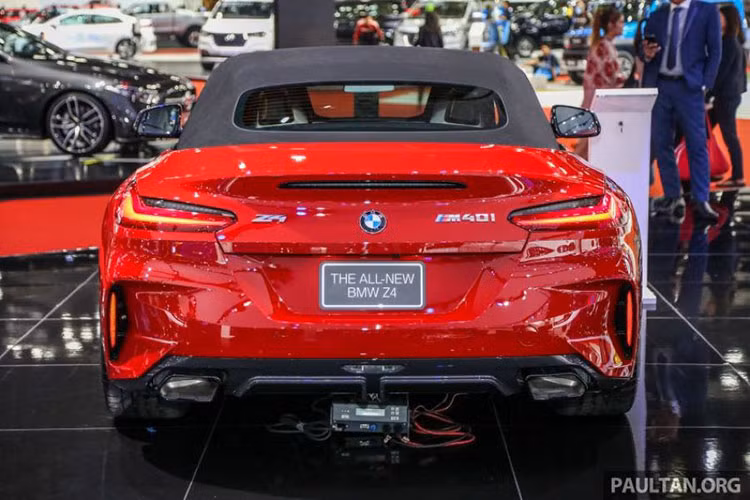 Bản thân động cơ V6 này cũng được dùng cho Toyota GR Supra 2020 tại thị trường Thái Lan. Tuy nhiên, trên mẫu xe thể thao mang kiểu dáng coupe của Nhật Bản, động cơ lại tạo ra công suất tối đa 335 mã lực và mô-men xoắn cực đại 494 Nm. Như vậy, so với BMW Z4 M40i 2019, Toyota GR Supra 2020 mạnh hơn 47 mã lực và ít hơn 4 Nm.